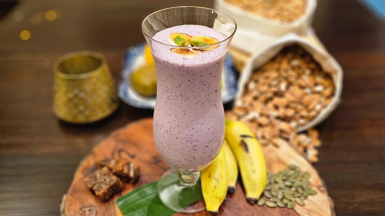 Berry detox smoothieThis recipe by Chef Vinamr Manocha from Vivanta Goa is easy to prepare and can be had at any time of the day. Manocha says, “This could be very well enjoyed by guests who have dietary restrictions of sugar. Being high in protein, it works well with people who are very health conscious.”