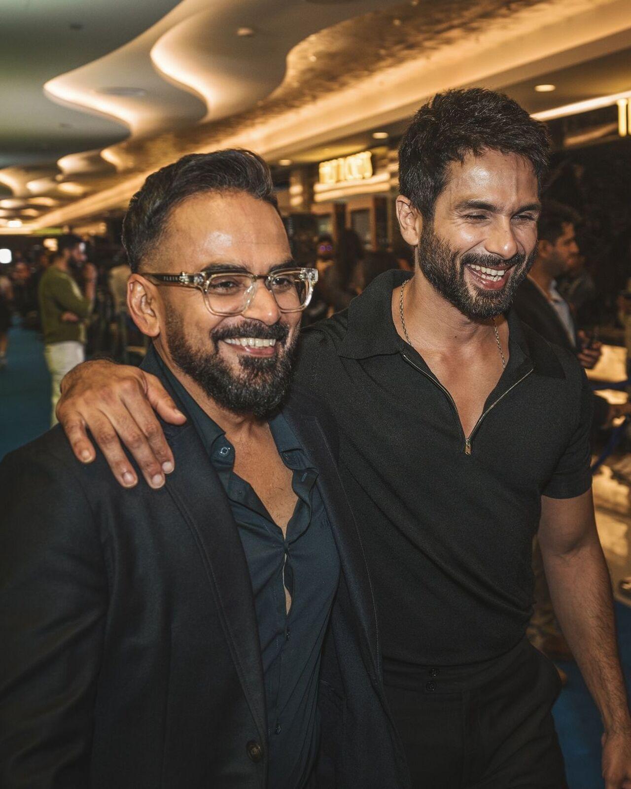 Walking arm-in-arm! Shahid Kapoor was walking around the venue with his arms around Krishna DK'shouse. 