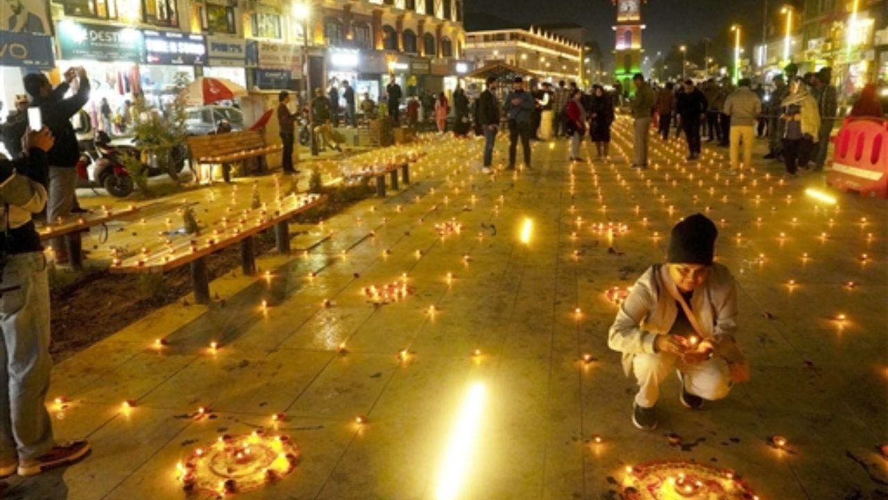 For first time, a large-scale Diwali celebration was held at Lal Chowk’s historic clock tower in Srinagar, drawing both locals & tourists to join festivities