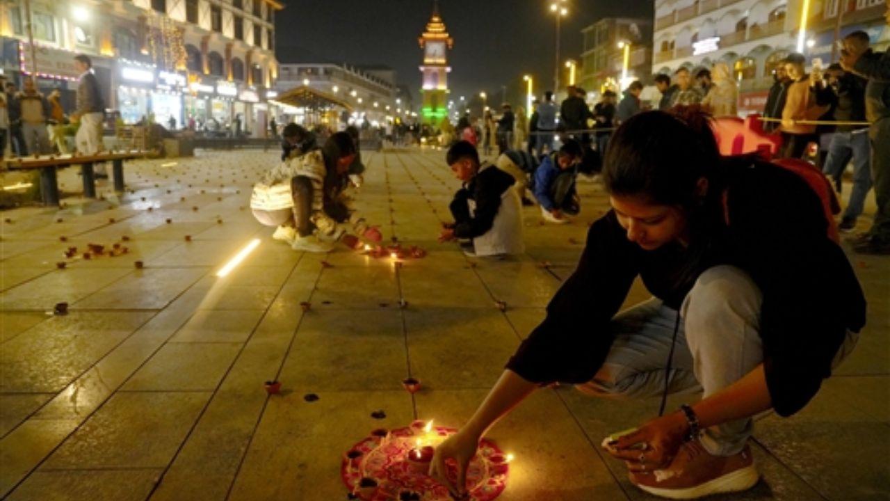Rashmi, a tourist from Rajkot, Gujarat, expressed her joy, saying she had never seen such a lively atmosphere, while another tourist thanked locals for their support and enthusiasm.