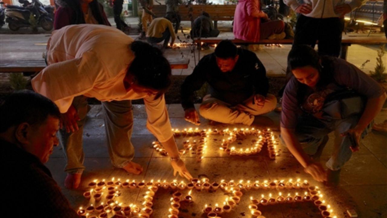 A tourist from Gujarat remarked on the peaceful environment, describing the celebrations in Kashmir as better than any he had seen in his home state, encouraging others to visit.