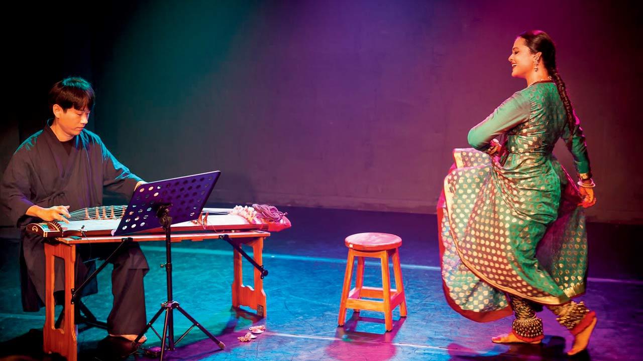 Yudong Gu and Aditi Bhagwat perform