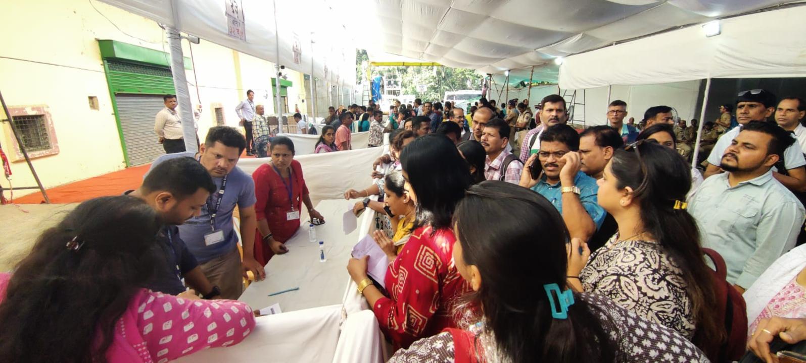 The timely distribution of EVMs ensures that polling stations across Borivali and beyond are fully prepared to handle the expected voter turnout, contributing to the efficiency of the electoral system.