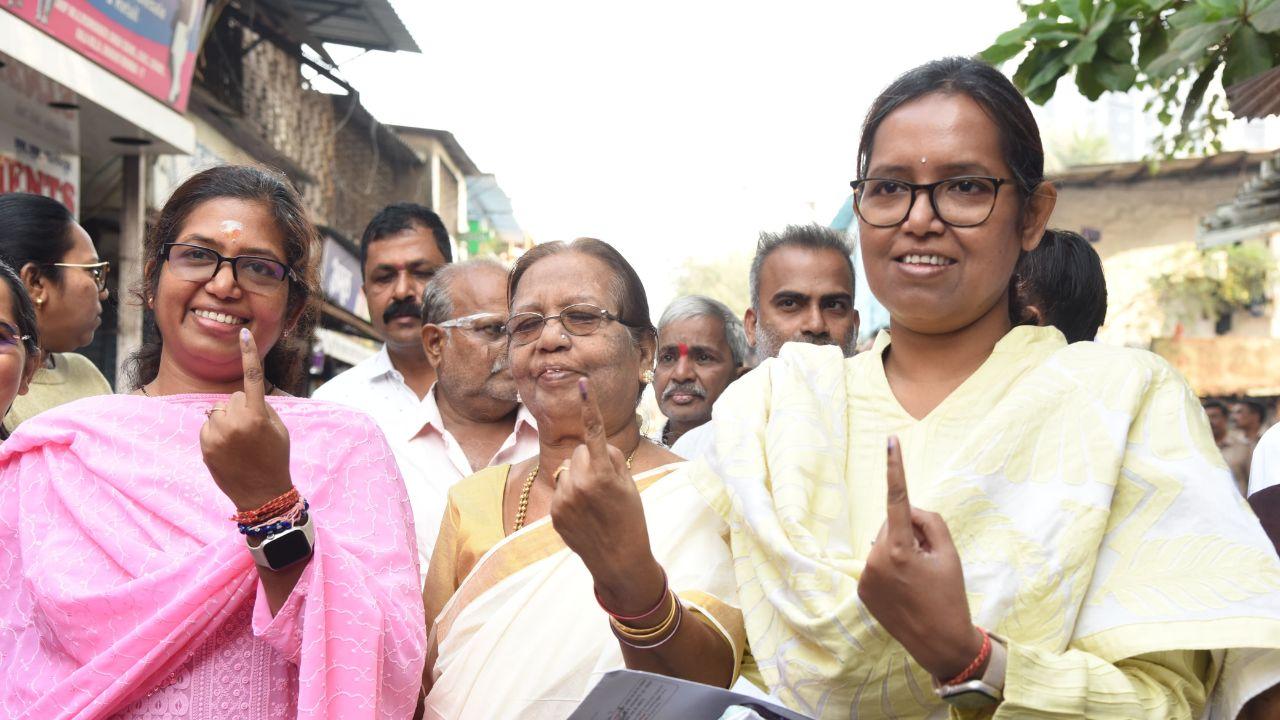 MP Varsha Gaikwad and sister Dr Jyoti Eknath Gaikwad MVA candidate from Dharavi Assembly constituency voted at BMC school Dharavi