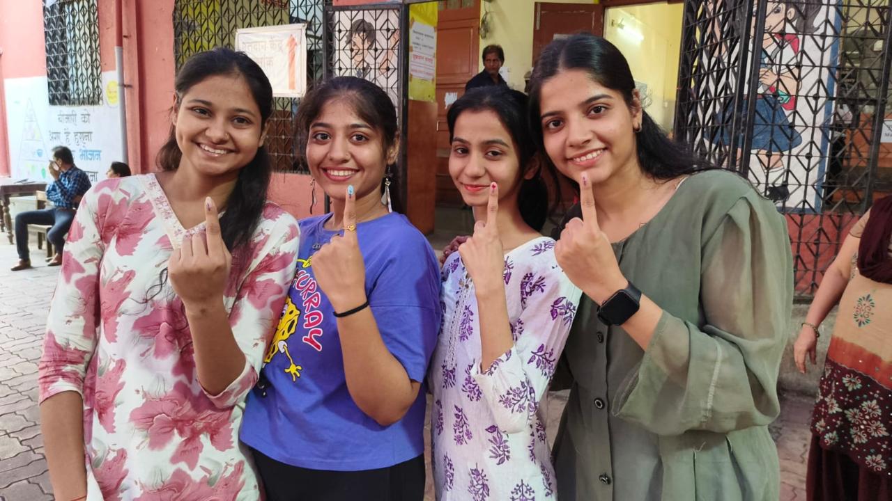 Gohil sisters Cast their vote first time at Mahim. Sonal (26), Riddhi (24), Manasi (22), Apeksha (22). (Pic courtesy: Kirti Surve Parade)
