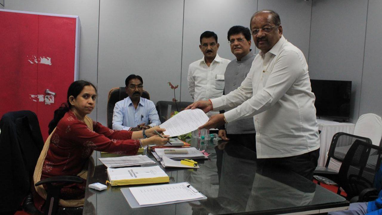 Maharashtra Elections 2024 BJP leader Gopal Shetty withdraws