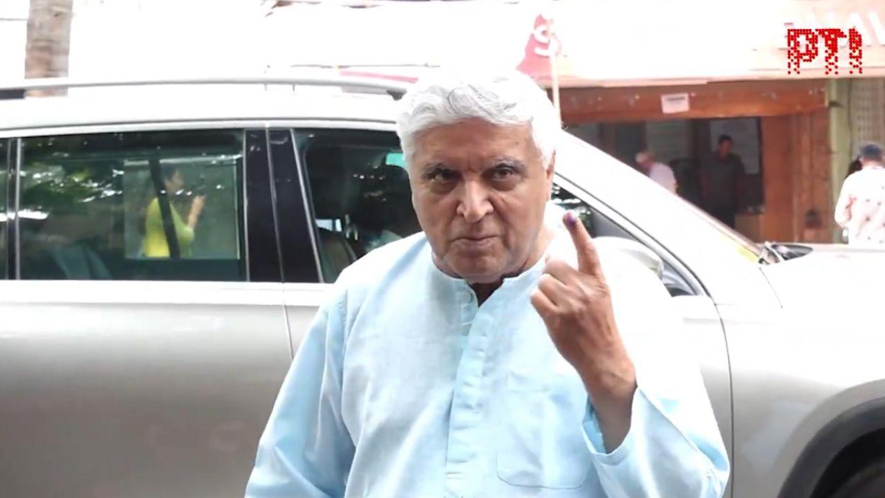 Lyricist-scriptwriter Javed Akhtar casts his vote in Mumbai. (Pic courtesy: PTI)