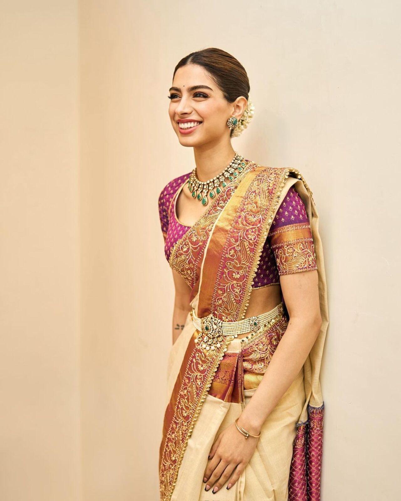 Whether it is traditional or modern, Khushi knows how to ace her looks. The actress channels her south Indian roots in this stunning silk saree with traditional jewellery