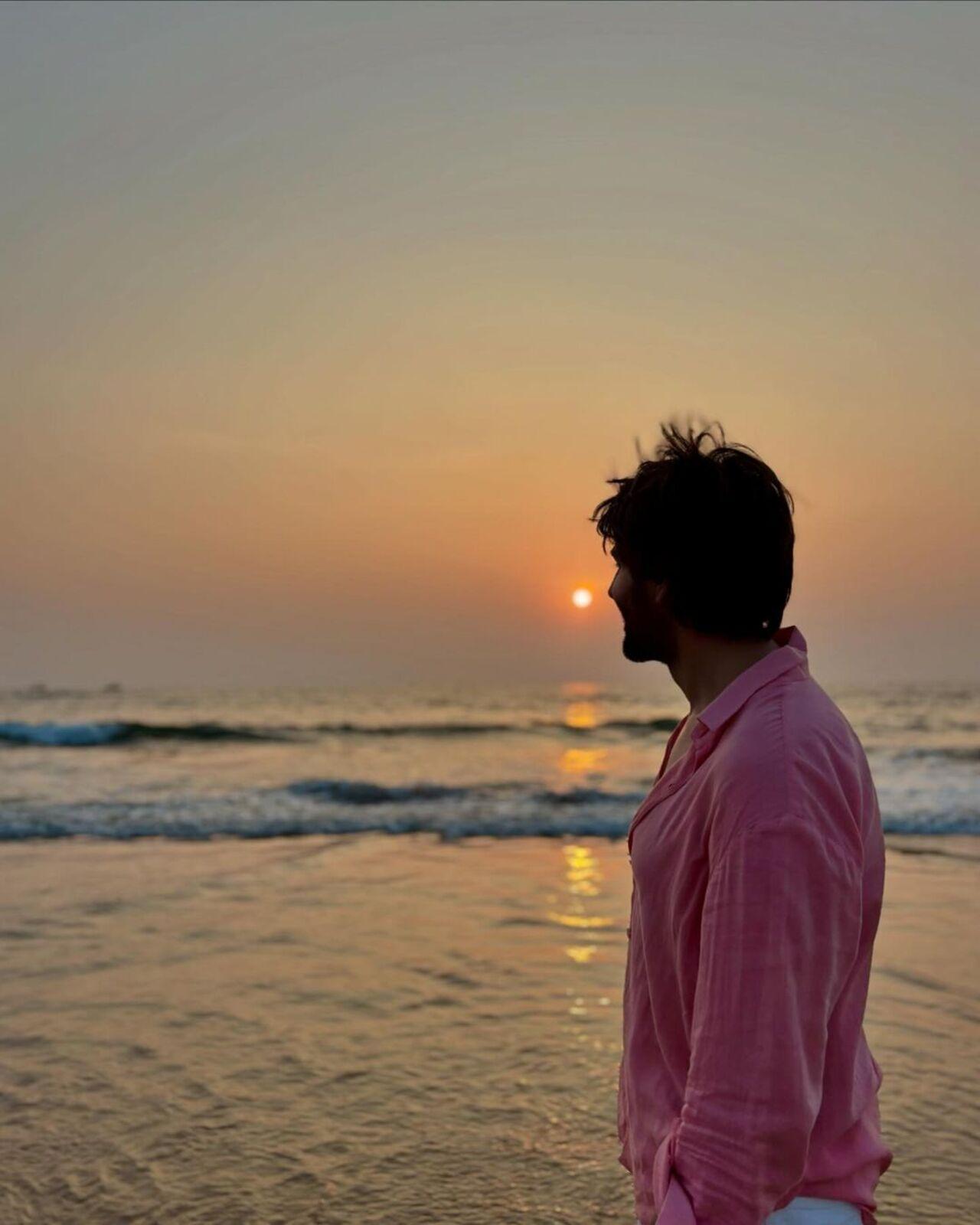 The pictures captured his serene beachside experience.