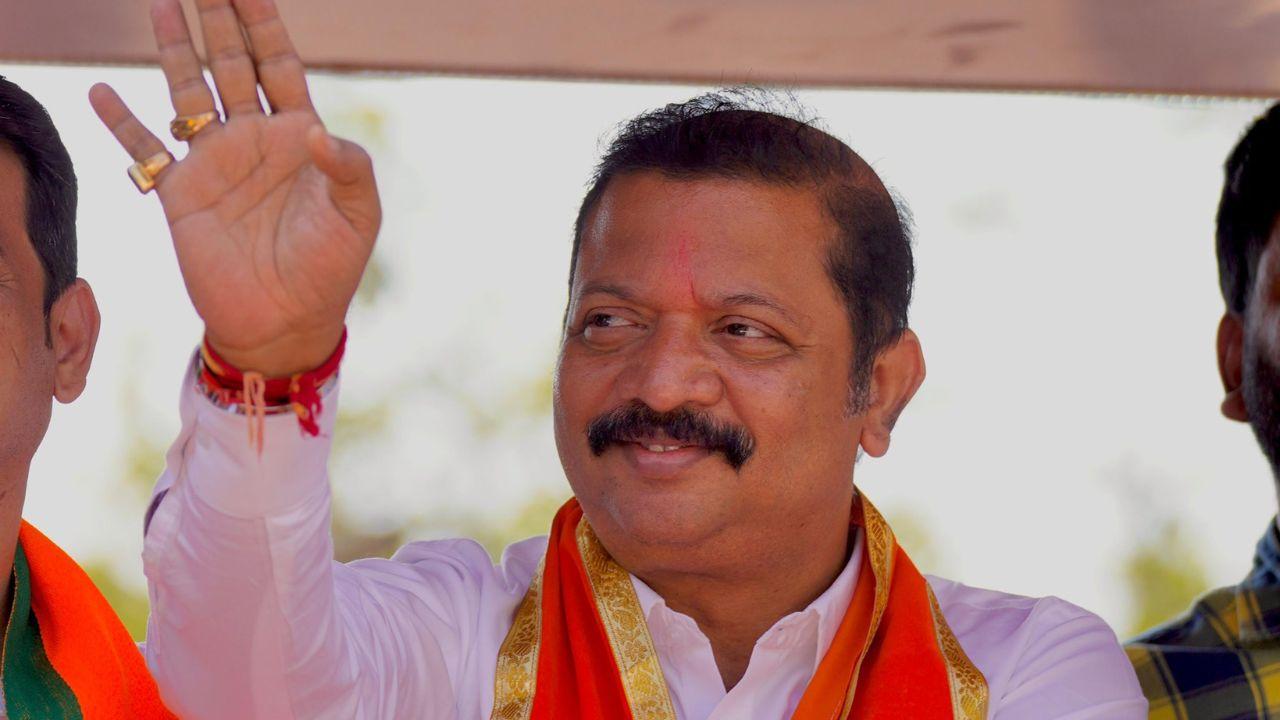 Kurla (174)  
Kudalkar Mangesh from Shiv Sena won with 72,763 votes, defeating Pravina Manish Morajka of Shiv Sena (Uddhav Balasaheb Thackeray)  
