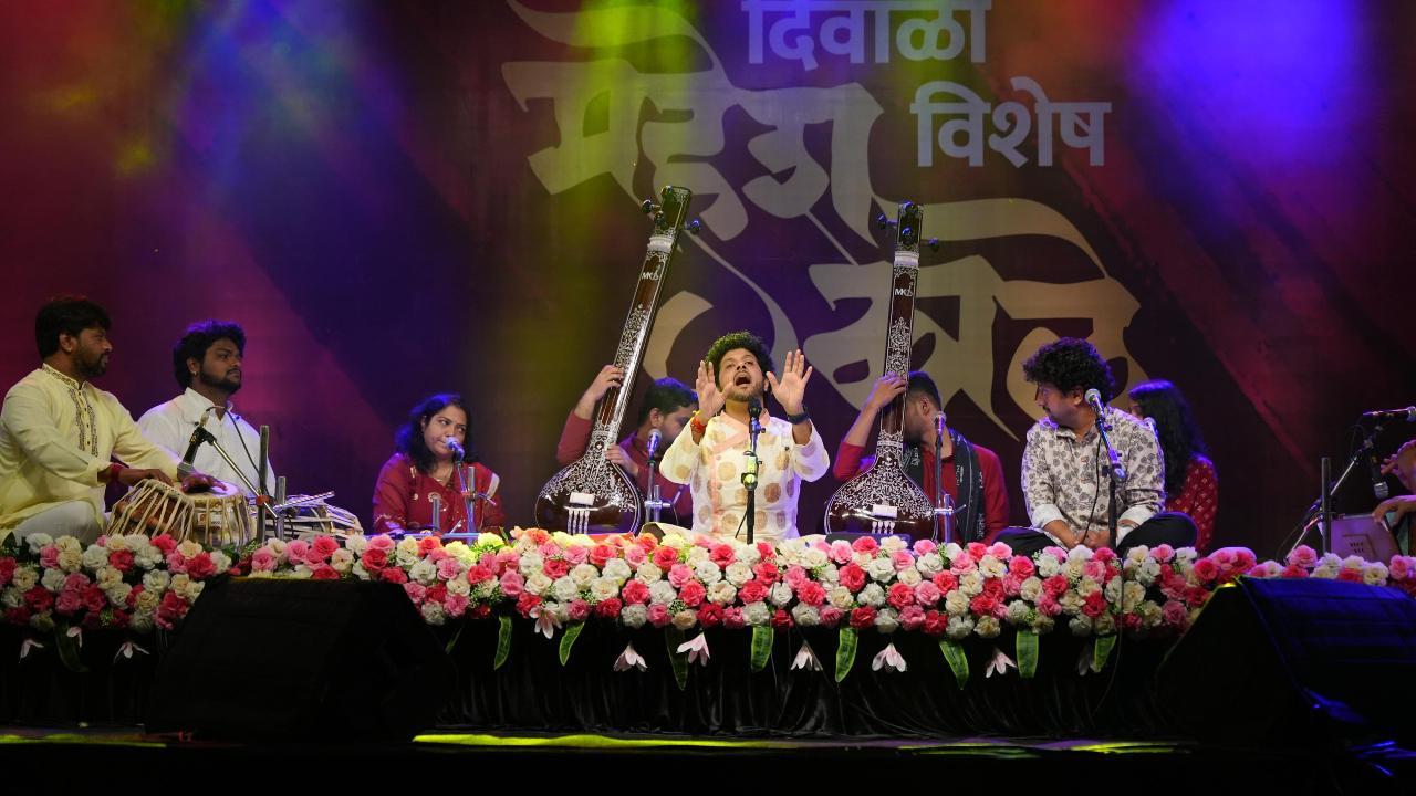 IN PHOTOS | Vocalist Mahesh Kale lights up Maharashtra with Diwali concerts