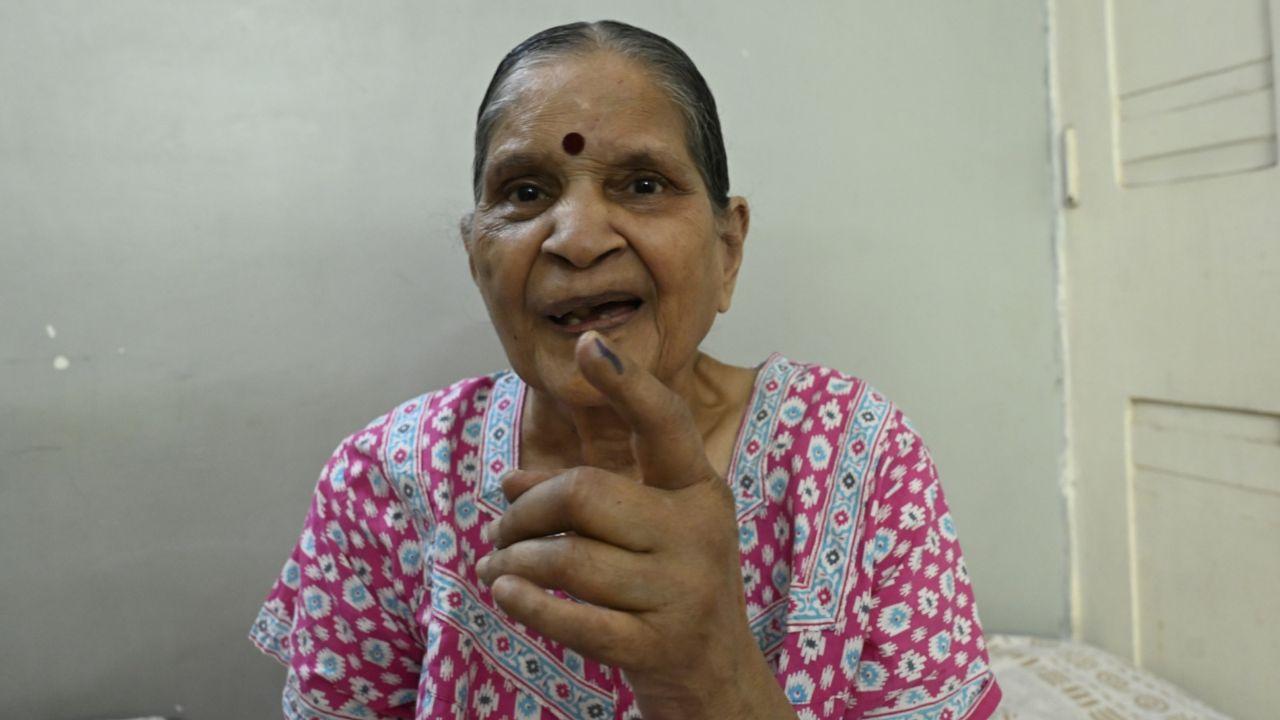 Suchita S Wairkar, age 88, of Dinath Terrace, 181 Mahim Vidhansabha constituency voting for Vidhan Sabha 2024, the counting of votes are set for November 23