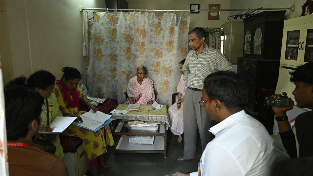 The Mumbai Metropolitan Region comprises the districts of Dharavi, Sion-Koliwada, Wadala, Mahim, Worli, Sewri, Byculla, Malabar Hill, Mumbadevi and Colaba