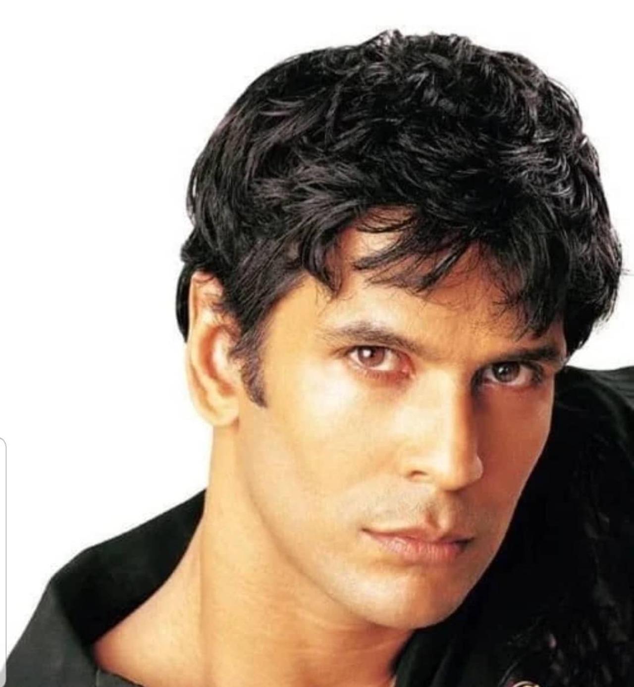 Milind Soman studied at Dr Antonio Da Silva High School and Jr College of Commerce in Mumbai. The model-turned-actor also got a Diploma in Electrical Engineering from M. H. Saboo Siddik Polytechnic in Byculla.