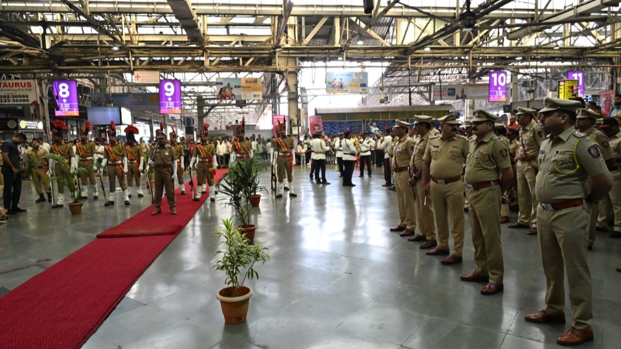 Family members of the policemen, who lost their lives during the November 2008 attacks, also paid tributes to the martyrs. (Pic/ Anurag Ahire)