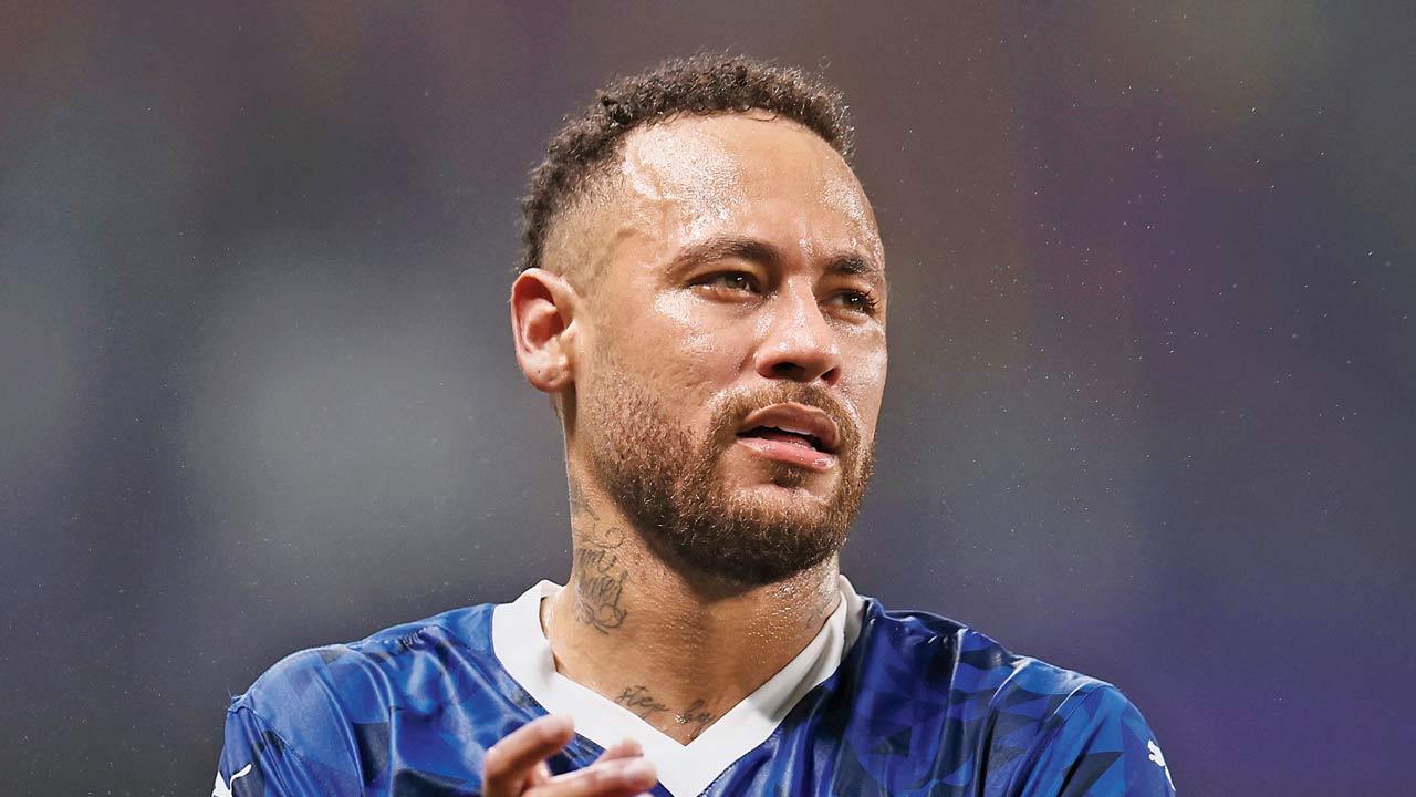 Injured Neymar to miss two weeks of training