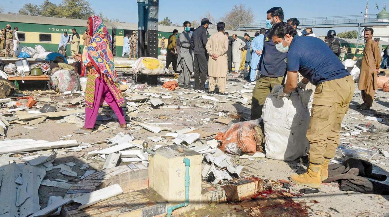 Bombing in Pakistan kills 24