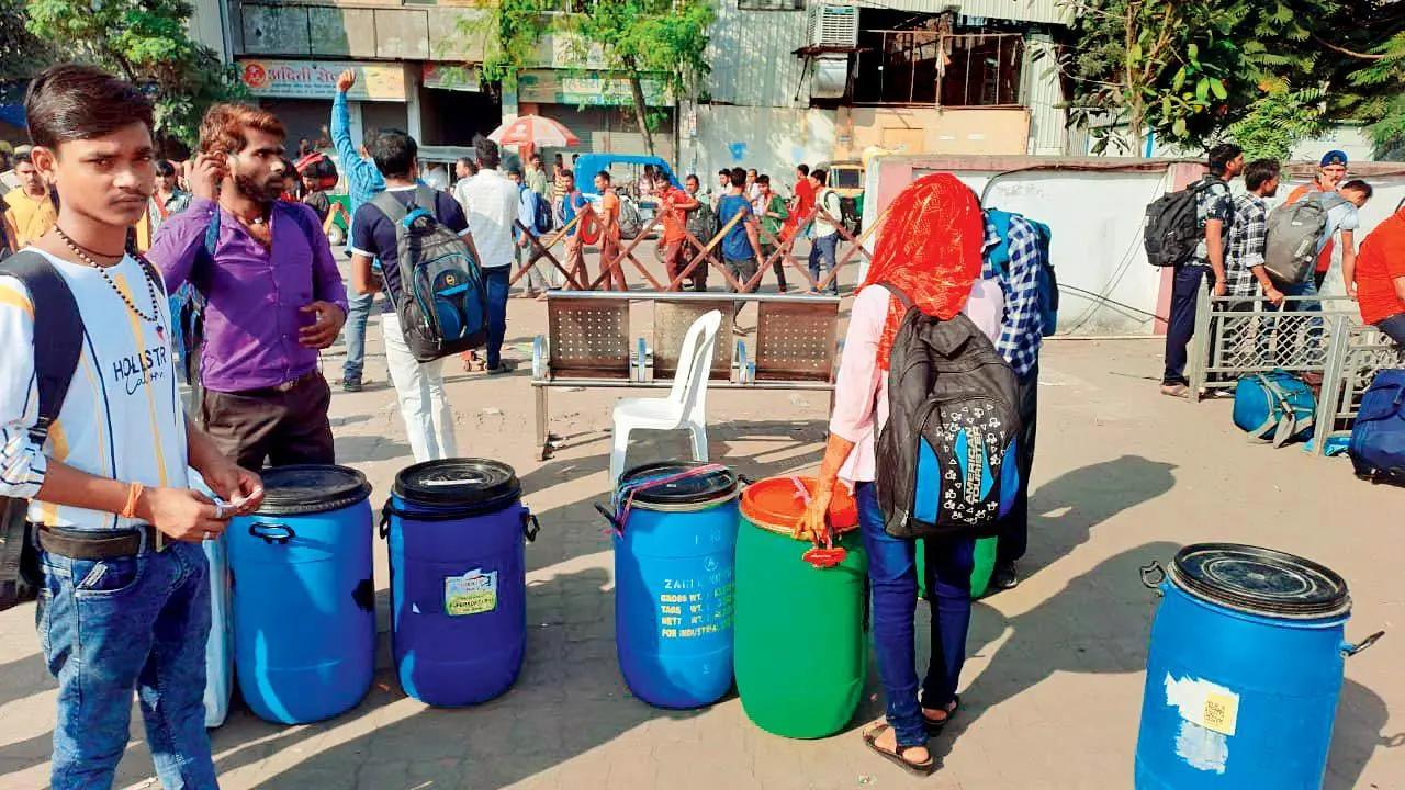 IN PHOTOS: Western Railway seizes 50 plastic drums from passengers