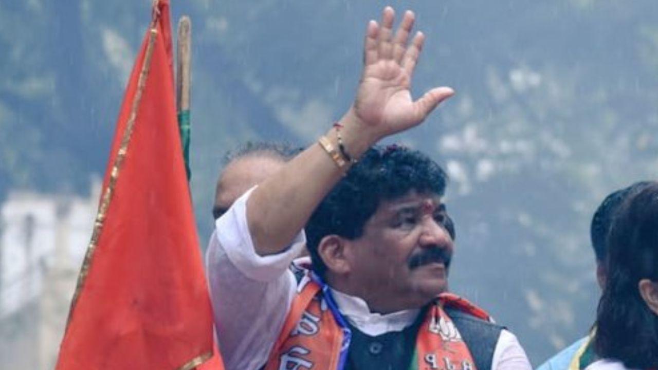 Kalina (175)
Sanjay Govind Potnis of Shiv Sena (Uddhav Balasaheb Thackeray) secured victory with 59,820 votes  
 