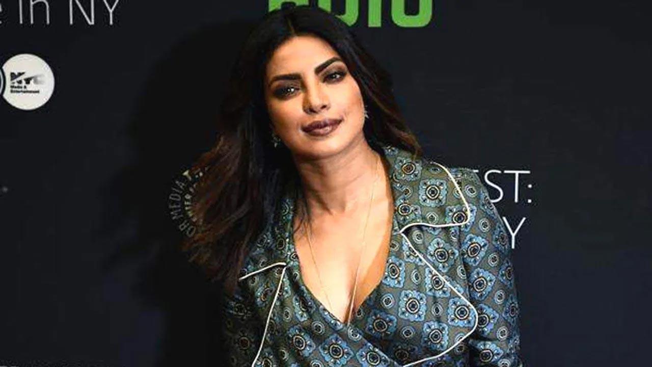 Priyanka Chopra braves heavy snowfall at 6 AM to reach base camp in London