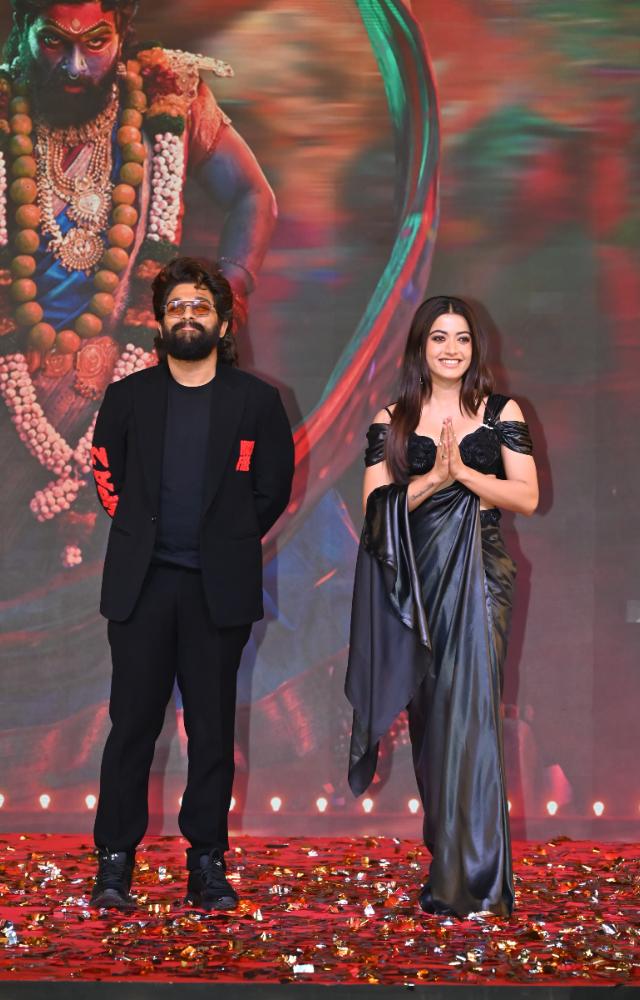 From recreating `Pushpa` signature step to setting the stage on fire with dance, both Allu Arjun and Rashmika left no stone unturned to entertain the audience