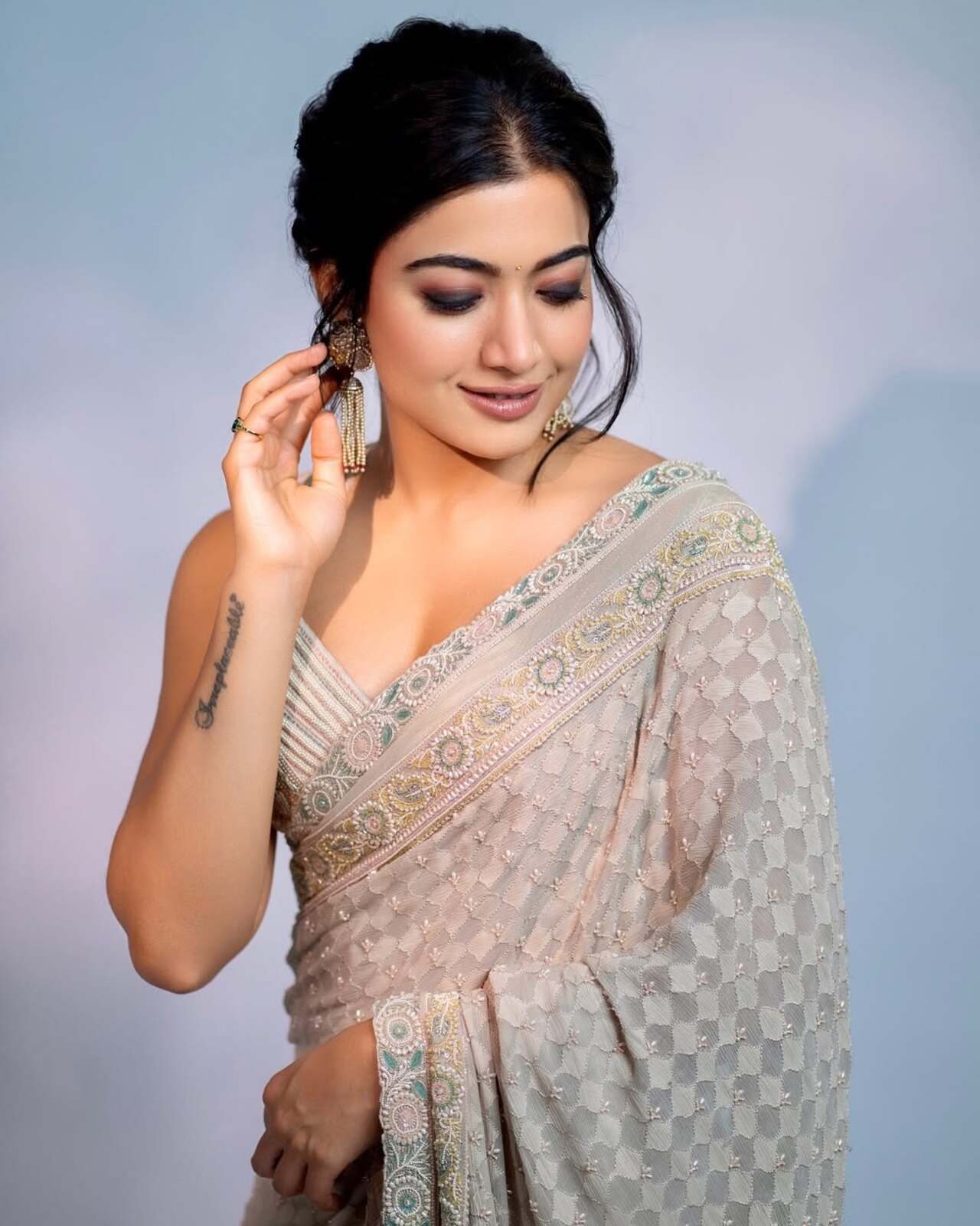 From high-end couture to ethnic ensembles, Rashmika can carry any outfit with panache. 