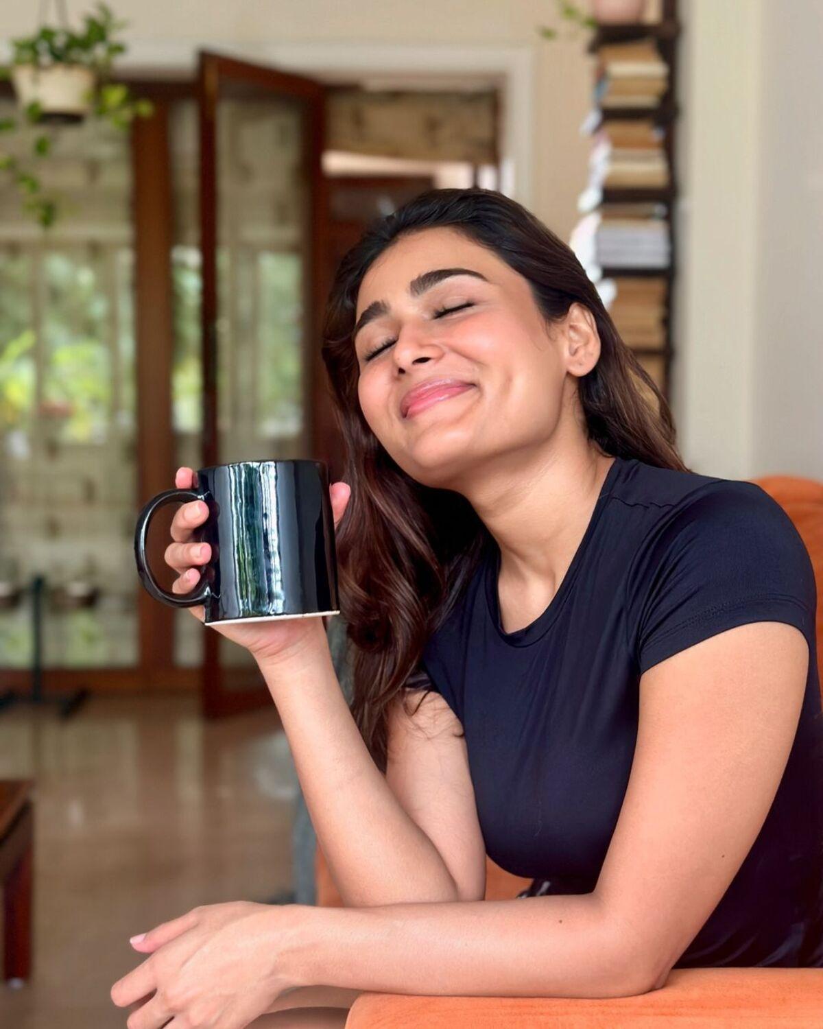 On being asked about her cheat meal, Shalini revealed that a chocolate cake is her ultimate comfort dessert, she also listed another option as a flavourful biryani.