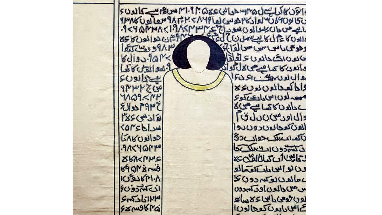 Arshi Ahmadzai’s Al-khansa aur ret ke hazaar zarro ko paani me pirona features a hand-painted, faceless figure on a large scroll, symbolising women’s anonymity and their shared experiences of suppression. The surrounding text evokes storytelling, grounding the piece in cultural and historical narratives surrounding identity and freedom