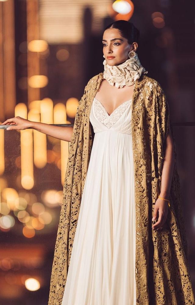 Sonam`s Diwali look ft. Rohit Bal pieces