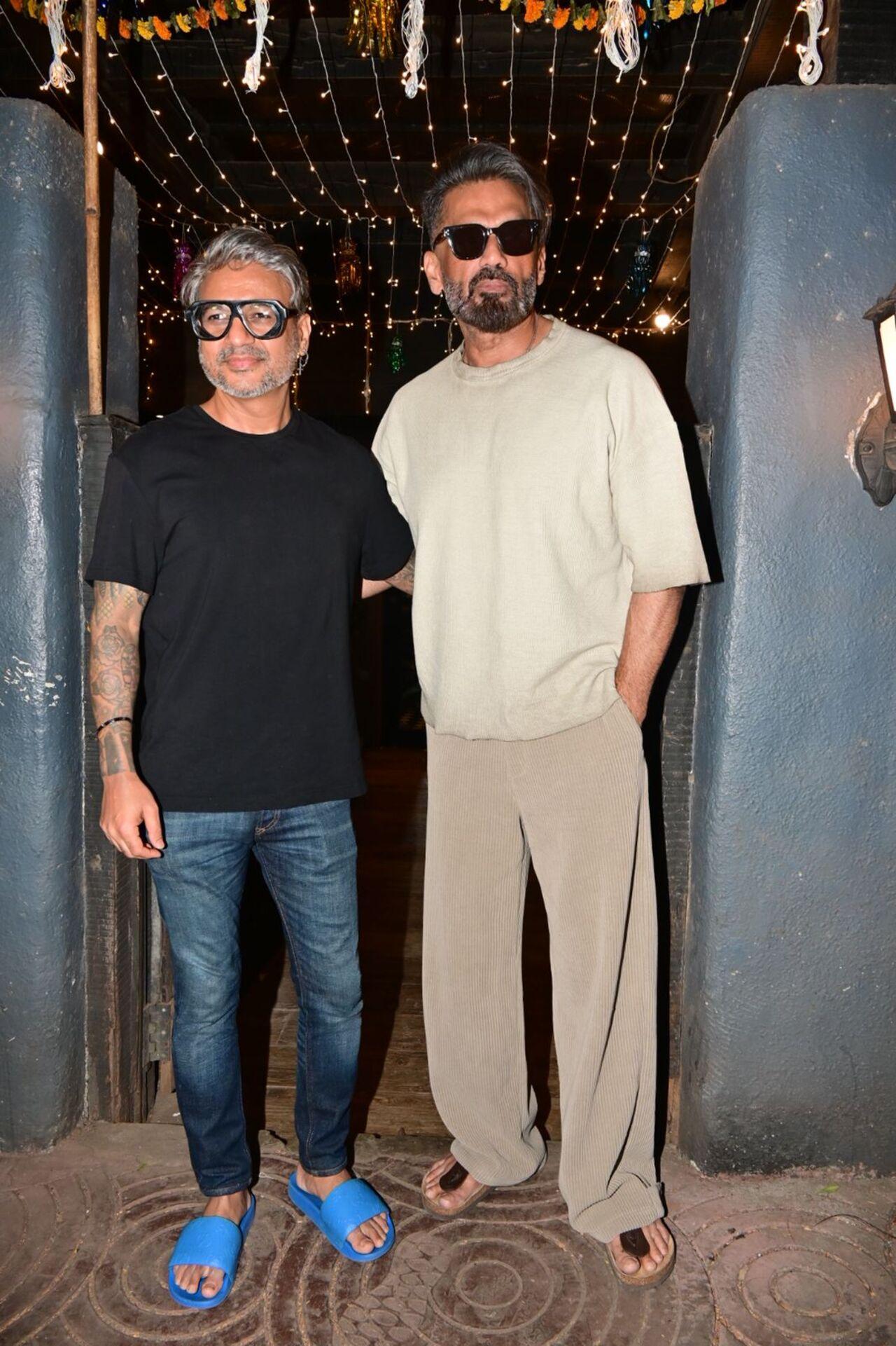 Suniel Shetty strikes a pose with hairstylist Aalim Hakim outside his salon