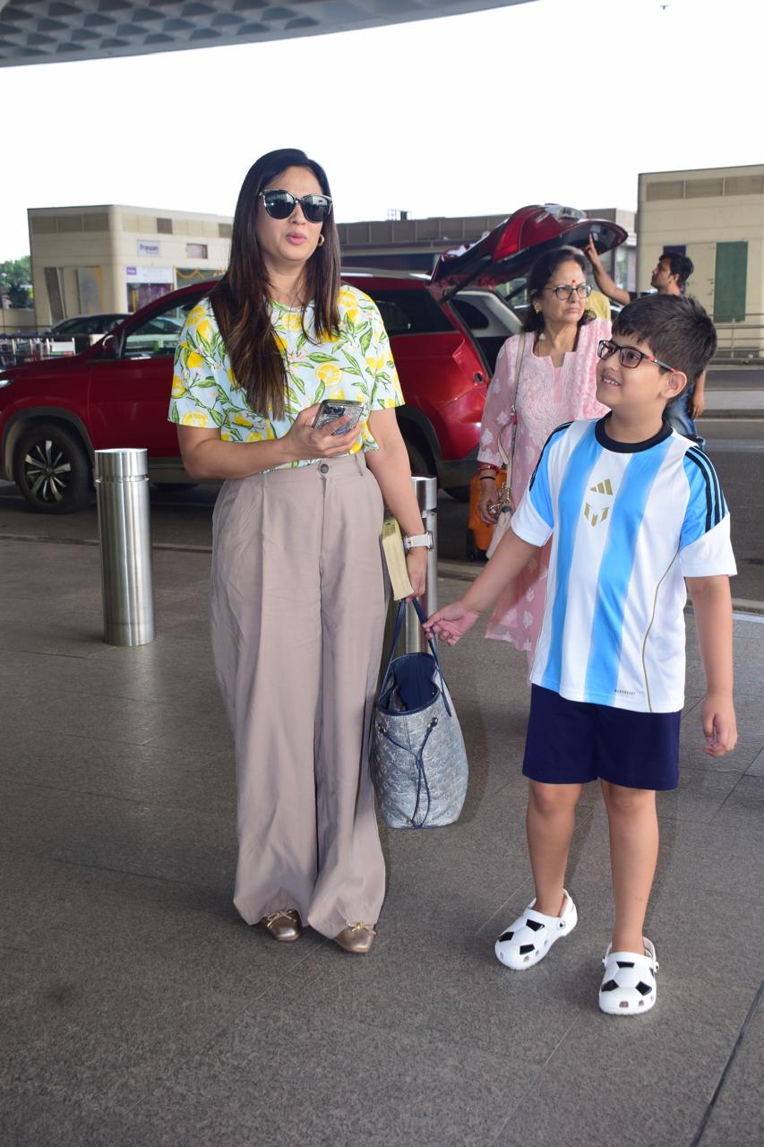 Shweta Tiwari aced her simple and stylish airport look