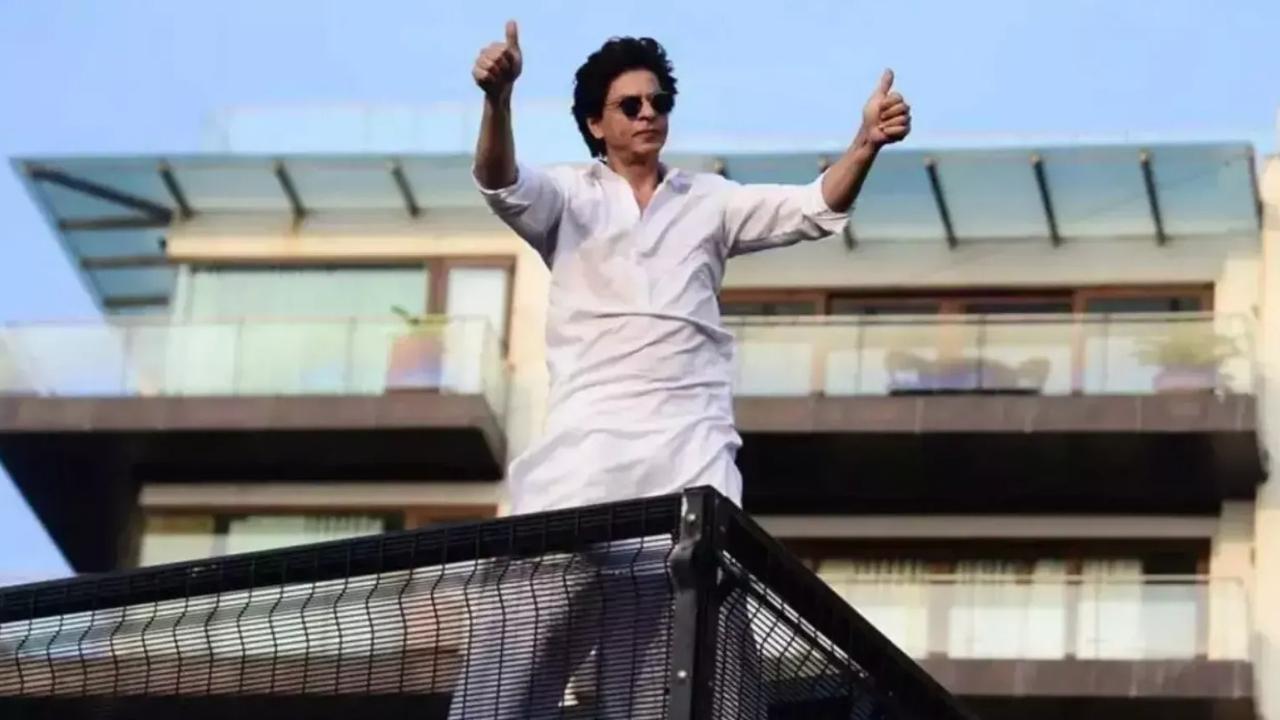 'Probably best decision':After death threat, Shah Rukh Khan fans glad he did not greet people outside Mannat on birthday