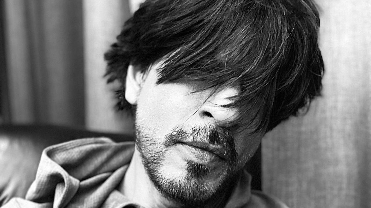 Speaking about Colonel Kapoor, Shah Rukh said, “I never thought I could act on screen. Let me share a story: After my father passed away, my mother and I were searching for a house to rent. When we found one, my mother insisted that I see it first before confirming. When asked where I was, she replied, “He’s off acting.” Kapoor’s son-in-law Kamal Dewan suggested I go to him, who was directing a serial. That’s how Fauji, which was aired in 1989 and had thirteen episodes, came to be”