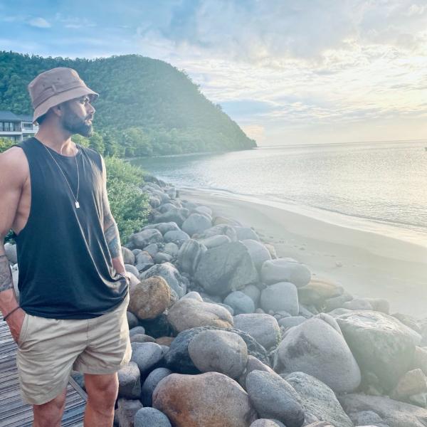 Laid-back holiday style
Here, Virat Kohli opted for a relaxed look with a loose-fit sleeveless T-shirt and shorts. He pairs it with a bucket hat, giving a touristy finish to the look. 
