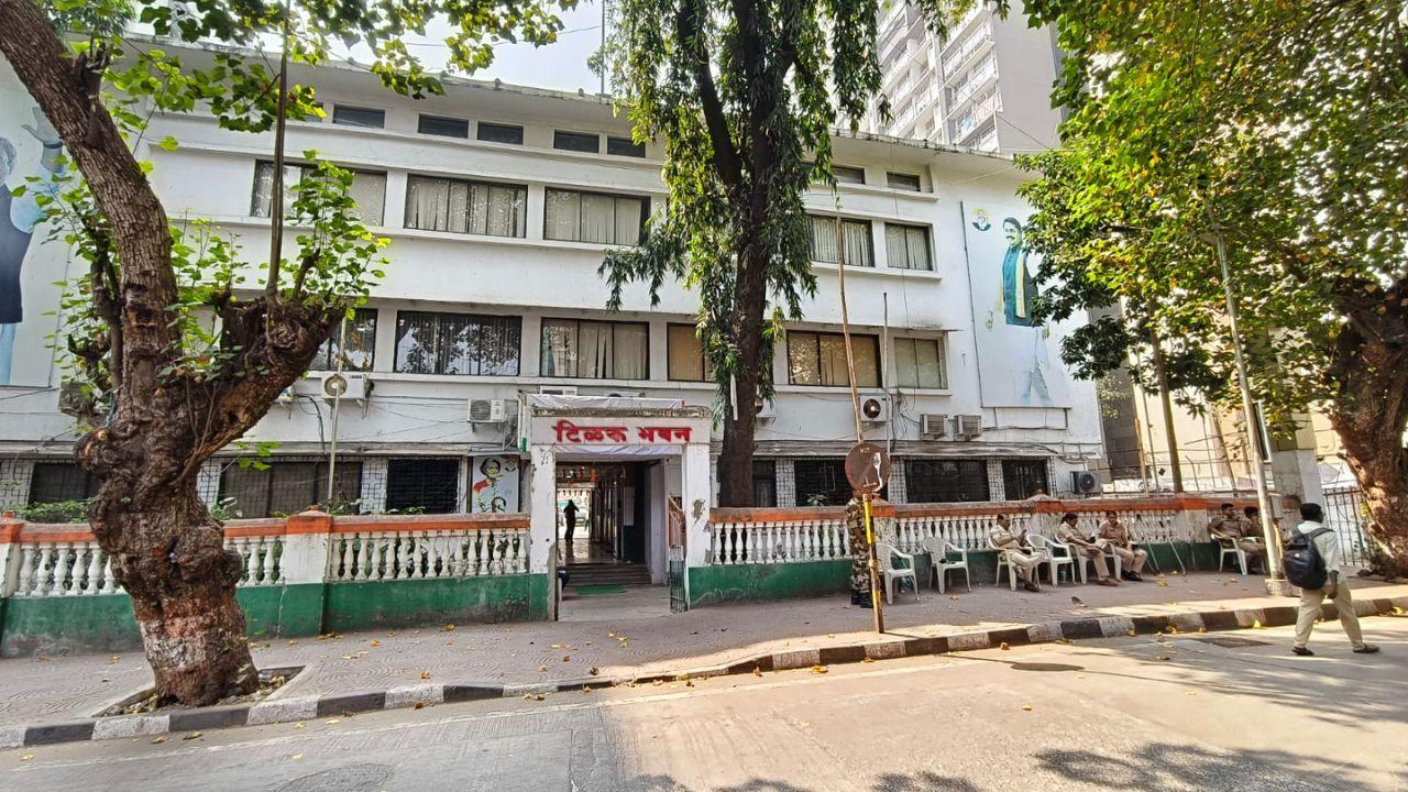 Silent atmosphere outside Tilak Bhavan Dadar the official Head quarters of Congress after the results were coming out of the Vidhan Sabha Elections 2024. (Pic/ KIRTI SURVE PARADE)