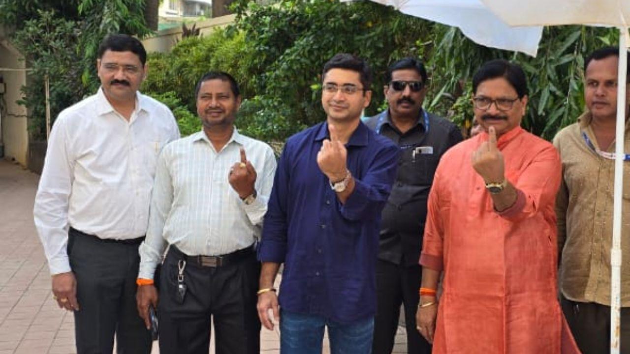 Mumbai North West MP Ravindra Waikar( in orange kurta) after casting the vote in Jogeshwari East assembly constituency