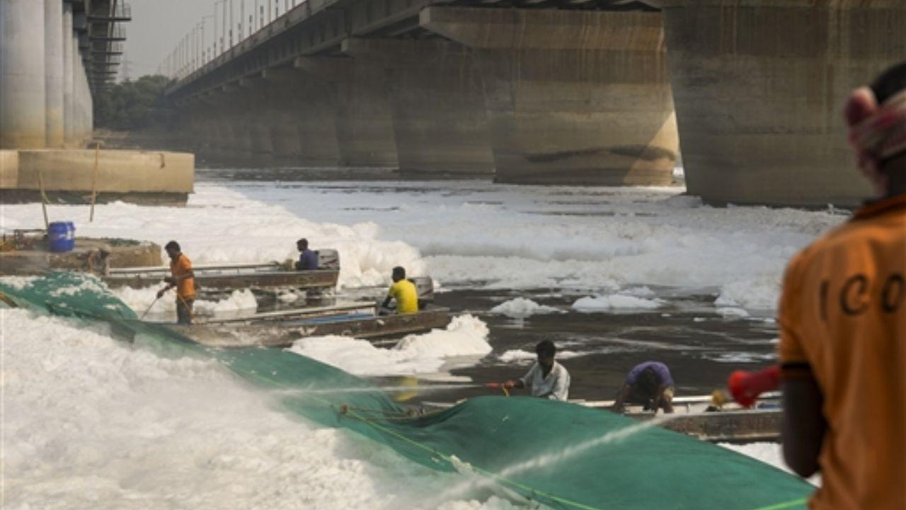 Alongside water pollution issues in the Yamuna, Delhi faces severe air pollution, with AQI levels across the city recorded in the 'very poor' category, posing health risks for residents.