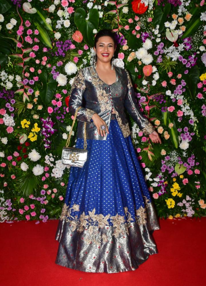 If you want to style a lehenga innovatively, take cue from Divyanka Tripathi, who opted for a blue ethnic lehenga skirt paired with a matching blazer-like blouse. She completed her look with a silver bag. 
