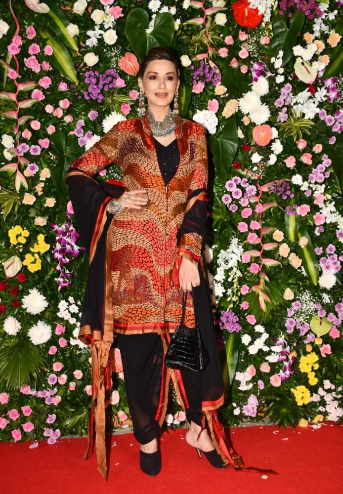 Sonali Bendre wore a kurti and dhoti pants, which she paired with a dupatta and heavy oxidised jewellery.