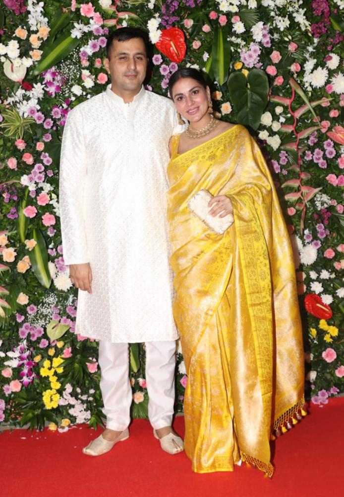 Shraddha Arya wore a radiant yellow saree which she paired with gold jewellery and a clutch. 