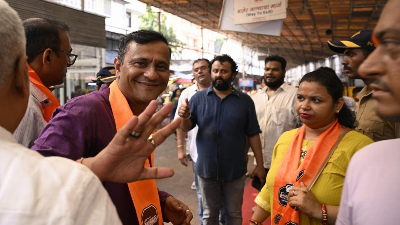 Meanwhile, MNS spokesperson and former corporator Sandeep Deshpande also offered his prayers at Siddhivinayak Temple before he filing nomination for the Maharashtra Assembly election. He will be fighting against former state minister Aaditya Thackeray and Shiv Sena candidate Milind Deora  