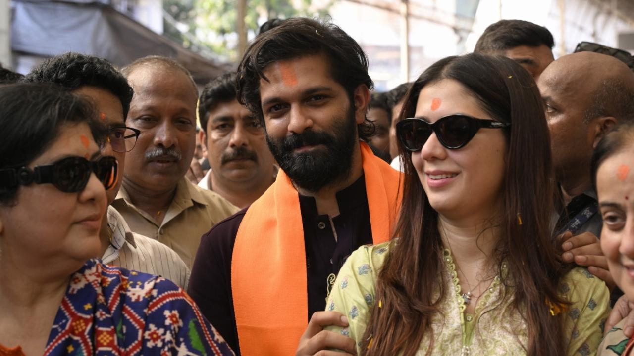 Before filing his nomination, Amit visited the Siddhivinayak Temple in Dadar along with his wife  Mitali and mother Sharmila  