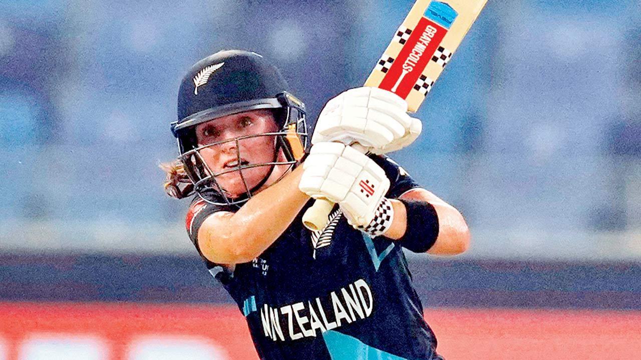 Kerr propels NZ to 158-5 against Proteas