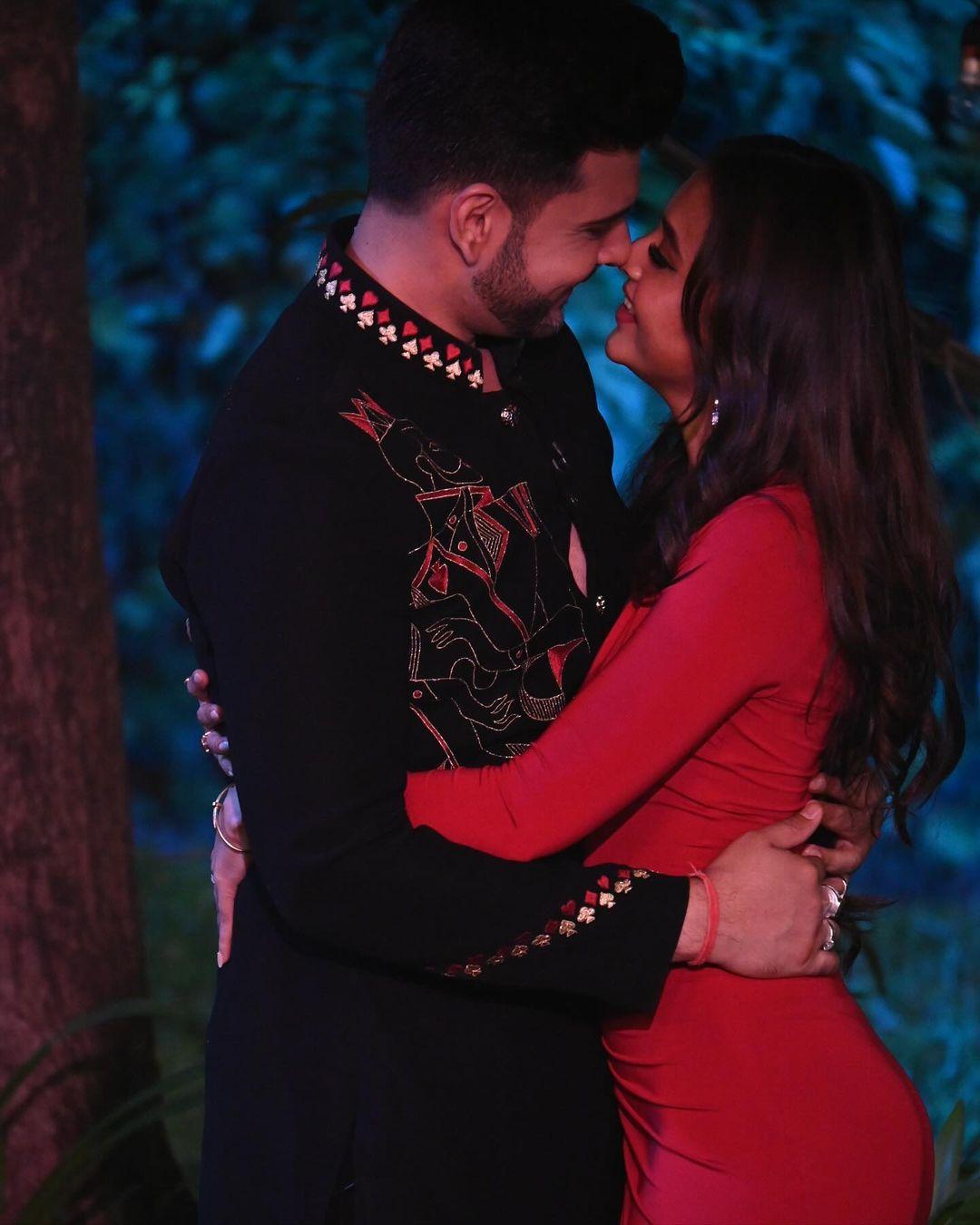 Tejasswi Prakash and Karan Kundrra
Bigg Boss 15's most popular couple, Tejasswi and Karan, fell in love during their time in the house. Fans love to call them by the hashtag TejRan. Even after the show, the couple has managed to stay together. Recently, rumours of their breakup surfaced online, but they shut down all speculation with mushy pictures from their London vacation.
