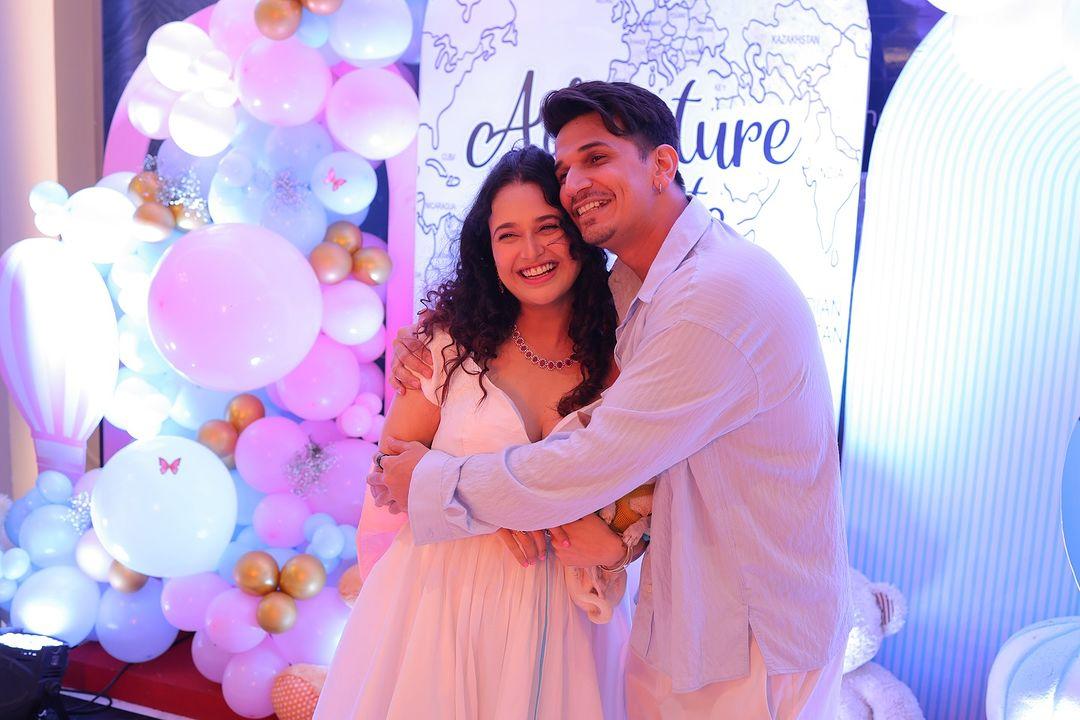 Prince Narula and Yuvika Chaudhary
Reality show king Prince Narula met Yuvika Chaudhary on Bigg Boss Season 9, and their chemistry was evident from day one. Prince even proposed to Yuvika with a heart-shaped parantha during their time in the house. After Yuvika’s eviction, Prince grew close to Nora Fatehi, but he and Yuvika reconnected after he won the show. The couple dated for a few years and tied the knot in 2018. Now, they are excitedly preparing to welcome their first child, as Yuvika is pregnant.