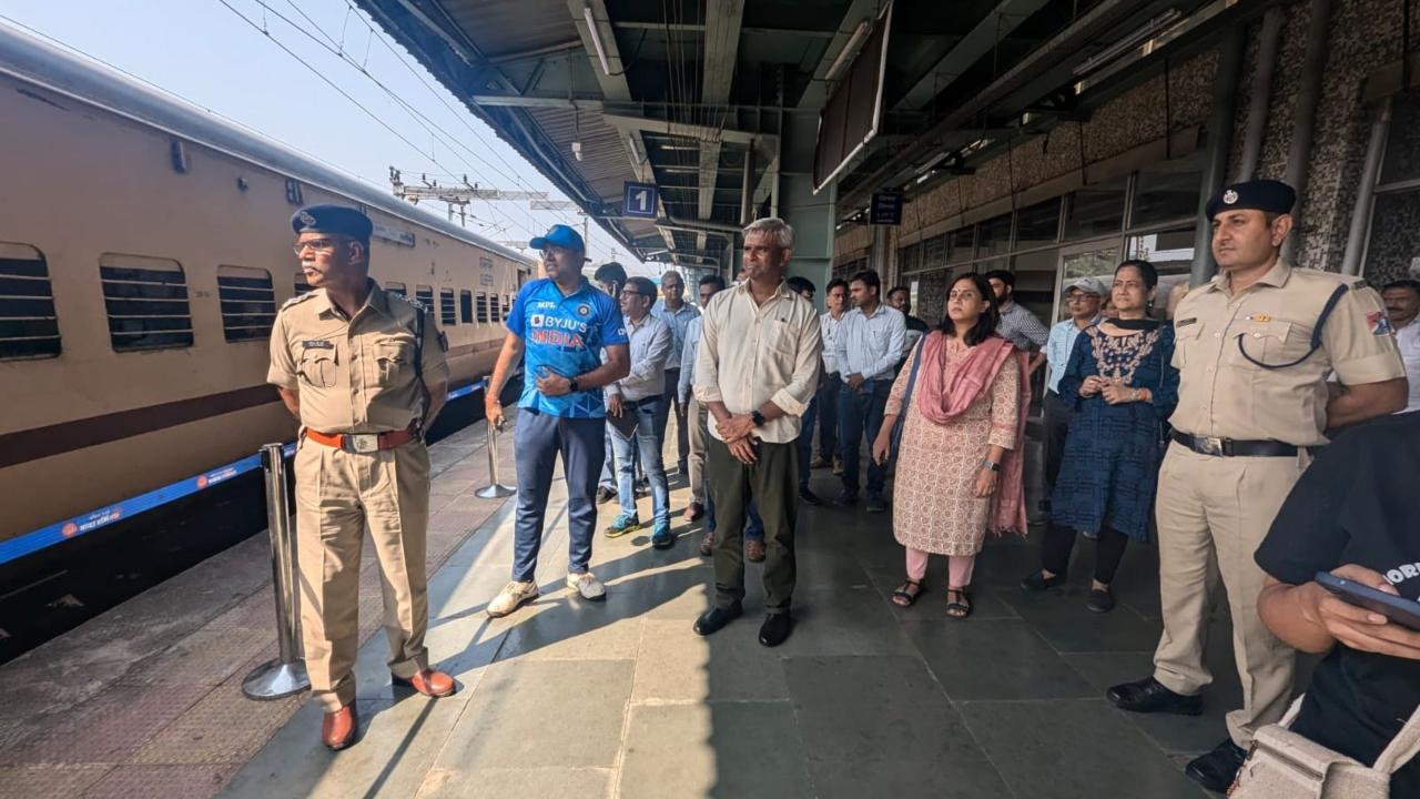 Bandra stampede: After their train was delayed by 16 hours, passengers rushed to get into another Gorakhpur-bound service, says GRP