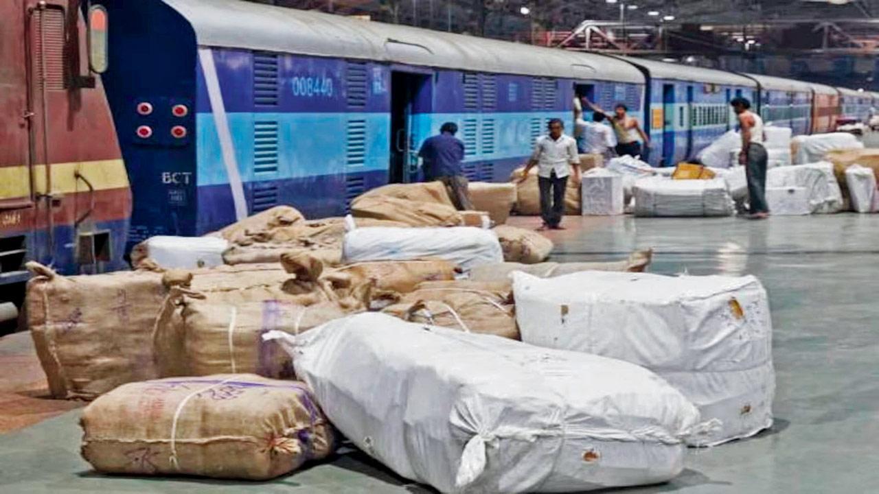 Mumbai: No more large parcels left lying on railway platforms