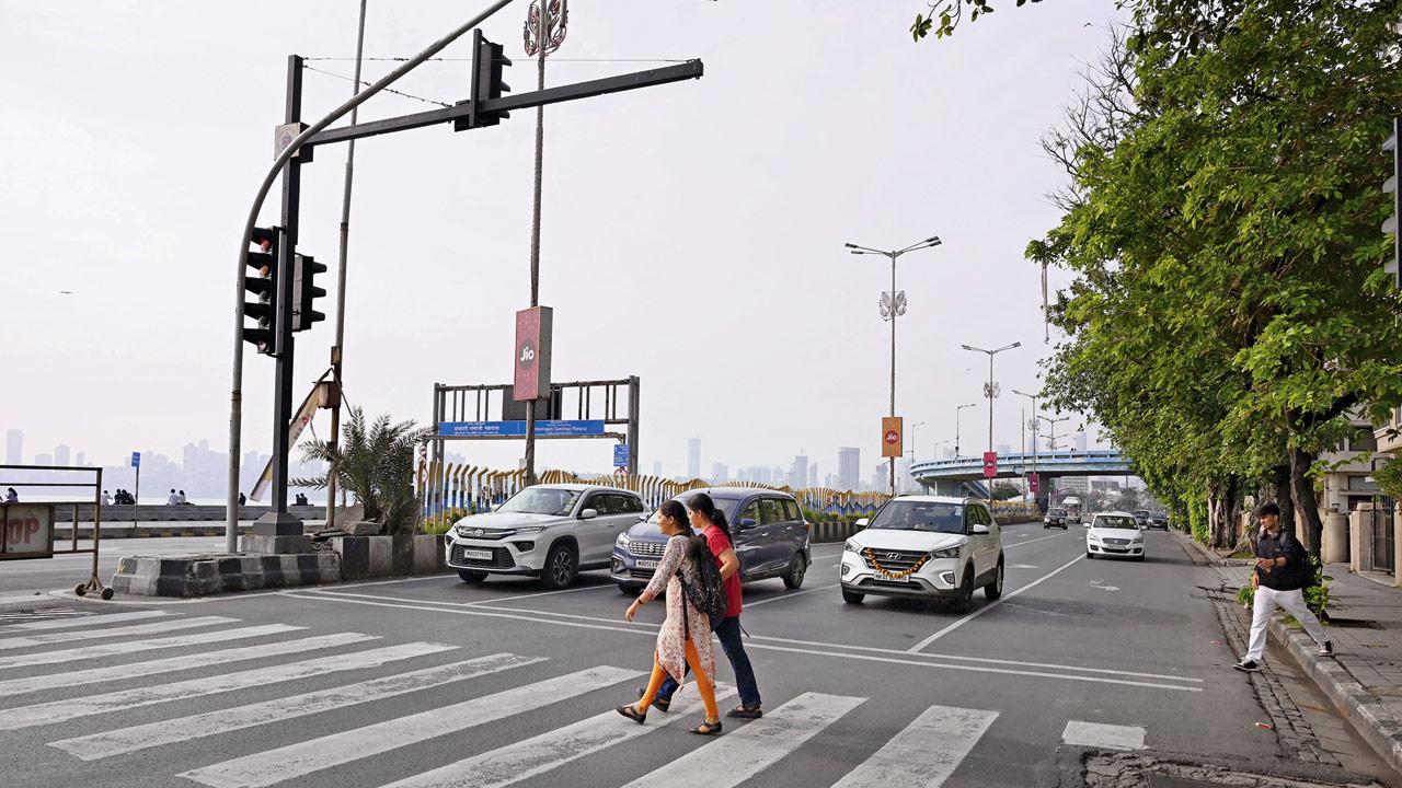 Cars usually get stuck in a traffic jam at the exit of Marine Drive. Pics/Ashish Raje