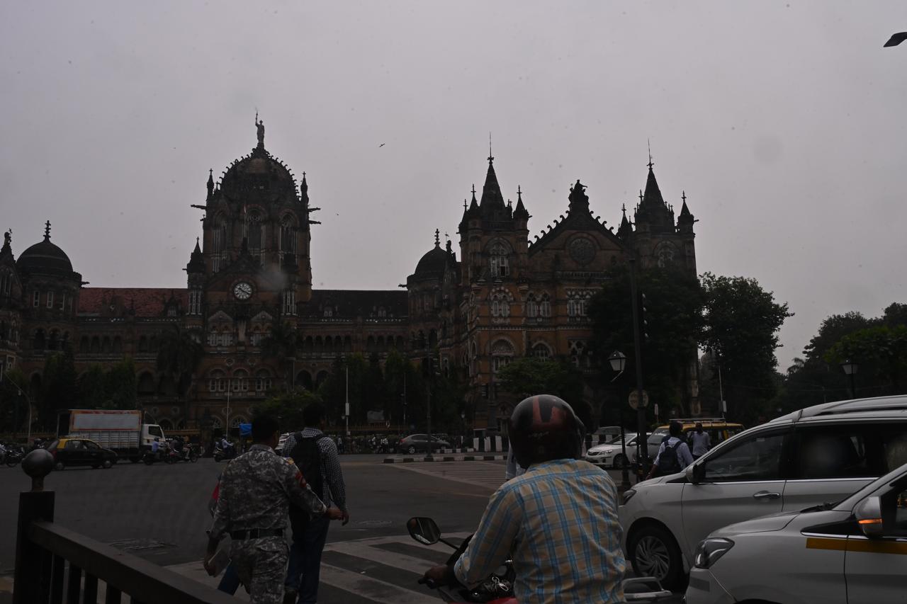 The air quality index from 0 to 100 is considered 'good', 100 to 200 'moderate', 200 to 300 'poor', 300 to 400 'very poor' and from 400 to 500 or above 'severe'
