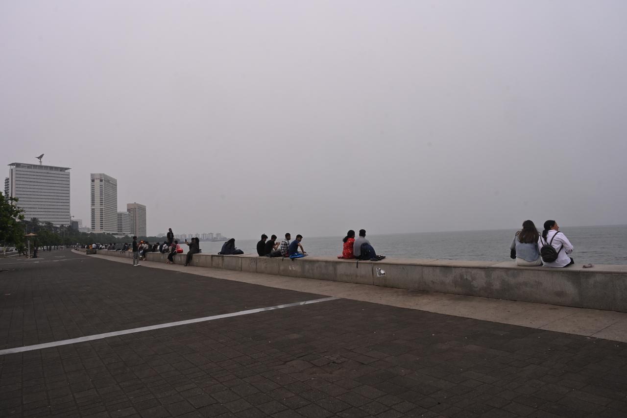 Unlike its streak so far, many areas across Mumbai—per the SAMEER app dashboard—showed 'moderate' AQI. However, Shivaji Nagar's AQI had slipped further into the 'poor' category, at 203